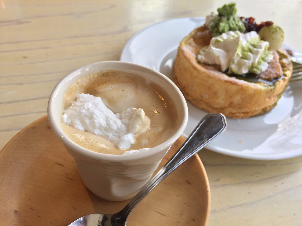 KOFUNE08CAFE's tweet photo. ◆The Kitchen◆
*ペペロンチーノ ¥1,180
*エスプレッソコンパナ ¥380
姉と一緒に、久々にご飯とデザート食べに出かけました╰(*´︶`*)╯♡
パンケーキが食べたくて🥞
#The_Kitchen #出雲カフェレストラン https://t.co/pHWHwpc6Bk