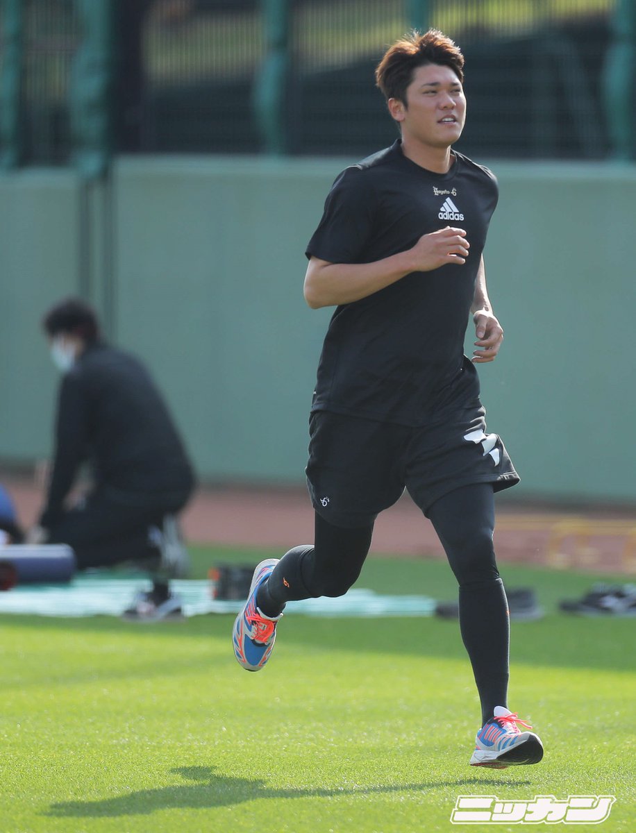 adidas - 巨人 坂本勇人選手 実使用 秋冬用スパッツ 道具も体の一部」 巨人坂本の通算2000本安打を支えた球界屈指の