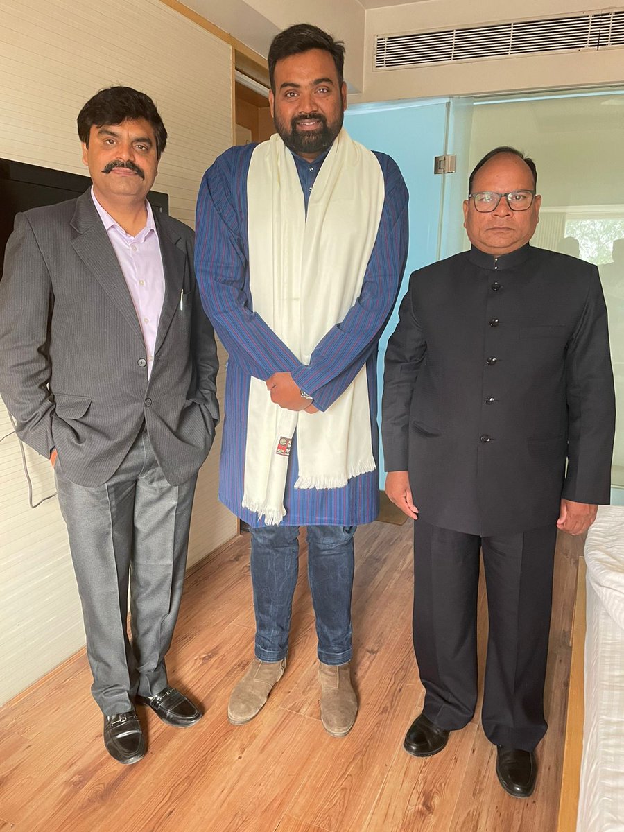 Called on Prof. Gopal who comes from Kharwad (SC) samaj in Gorakhpur this morning as part of our ongoing #Samajik_Samvad. Prof. Gopal teaches at the Political Science at the Deen Dayal Upadhyaya University &amp; was also nominated as a Hon. Member of National Library, Kolkata by GoI.