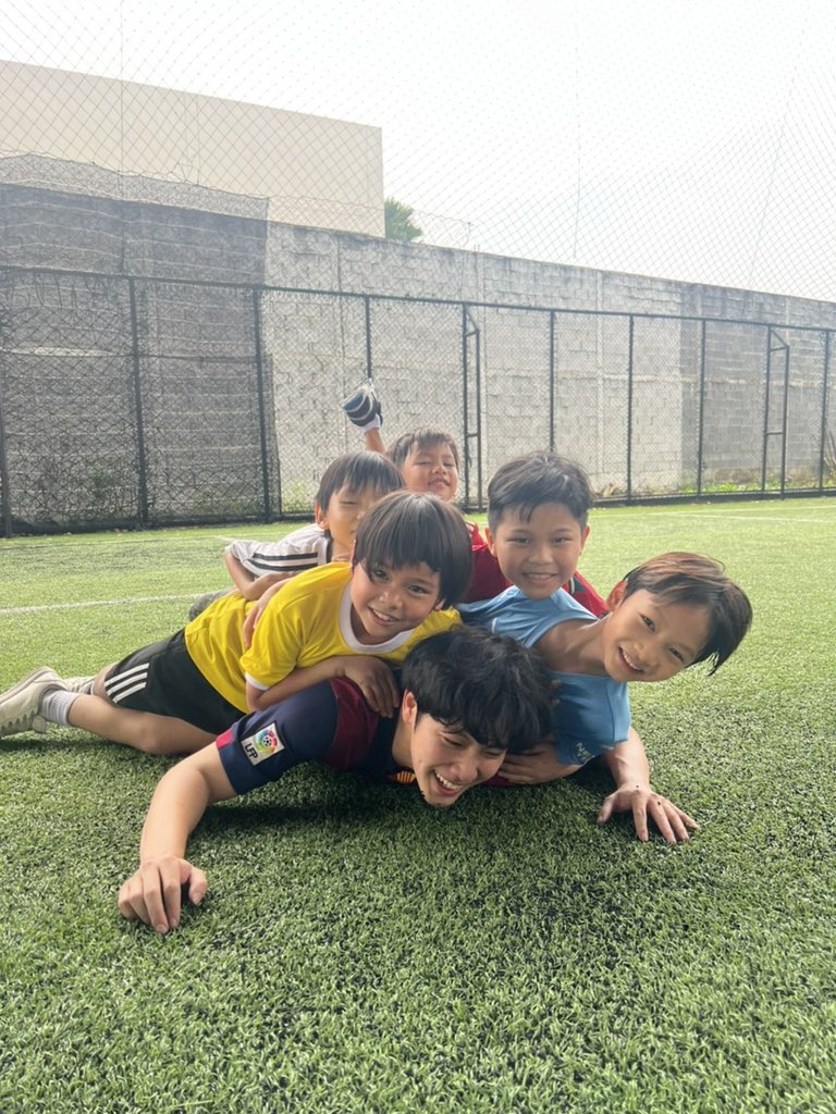 aunzajung's tweet photo. คนไหนน้องวอร์เอ่ย แม่หาไม่เจอแล้วโดนรุ่นพี่ป.6ทับจนกลมกลืนซะแล้ว 
#วอร์คราฟLV5xCollaG https://t.co/TWjDORHRWs