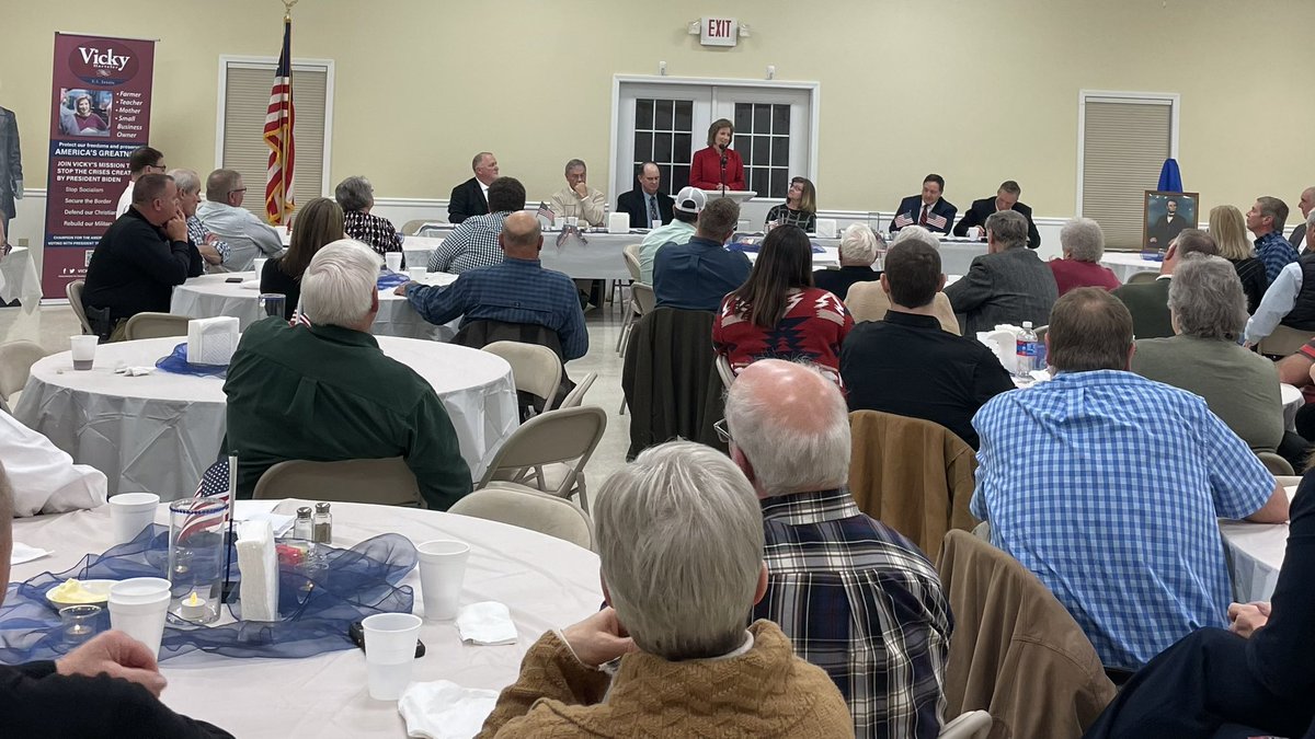 Missourians want America to lead again!

I enjoyed discussing the future of our country with folks in Gasconade County tonight! Together, we can take back our country! 🇺🇸

Join our movement! -> VickyHartzler.com   #VickysHeartlandTour