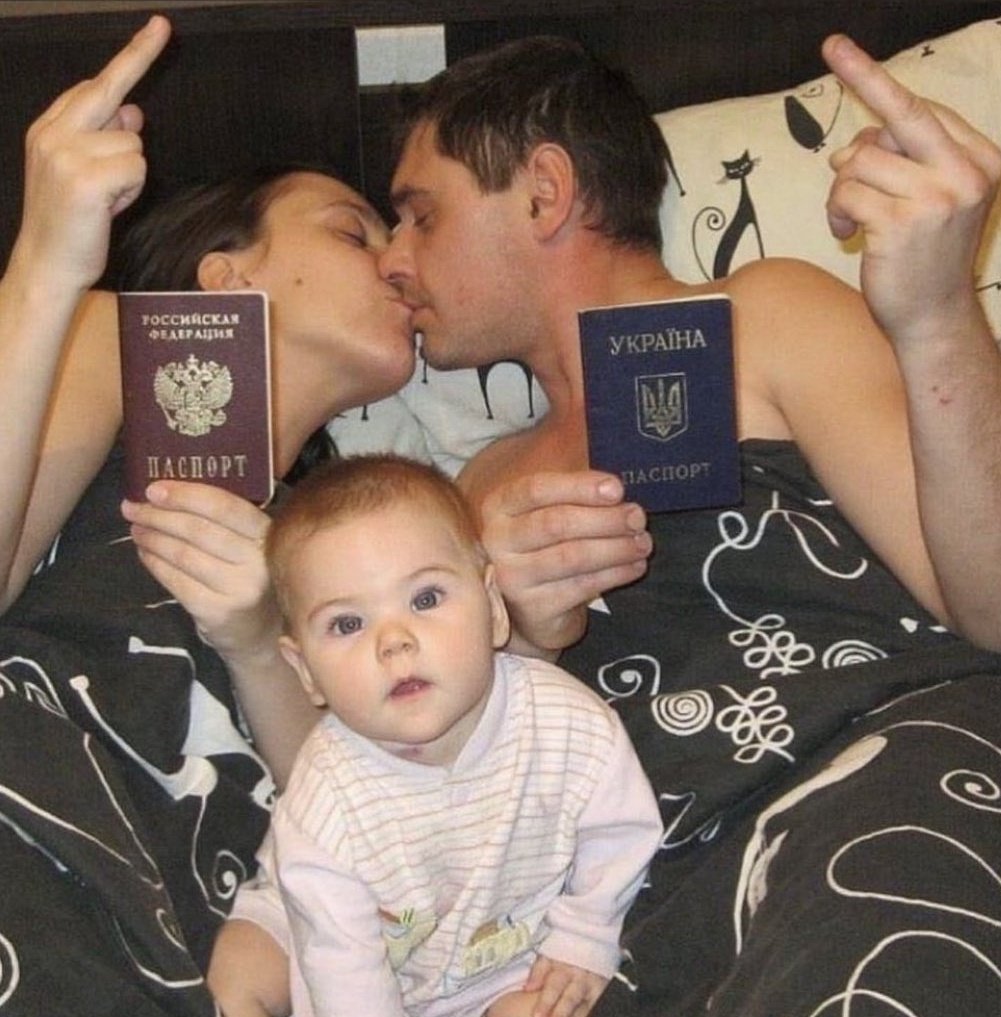 Mujer rusa y hombre ucraniano:

"Hagan más el amor y no la guerra"🖕🏻👨‍👩‍👦🖕🏻

#TerceraGuerraMundial #UcraniaRussia #Ucrania #Rusia #Putin #Zelensky #Biden #Kiev  #StopRussianAggression