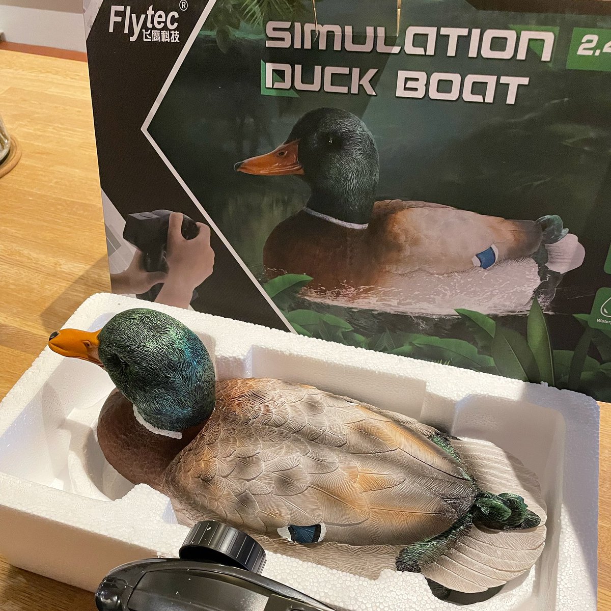 狩猟の来期に向けてデコイのラジコンを購入。 デコイは鴨型のおとりで