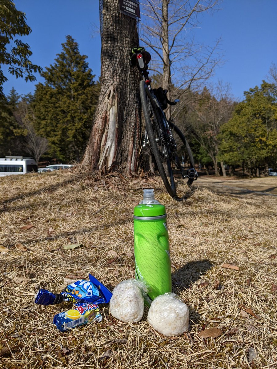 rou_d98's tweet photo. 第二回、おにぎりタイム
withオレオ
#ロードバイク #roadbike
#feltbicycle #サイクリング #cycling #昼でも点けよう #朝でも点けよう #夜は常灯モードで点けよう #BONTRAGER #trek #fabriclumaray #alwayson #daytimerunninglights https://t.co/SE1KoqhQSC