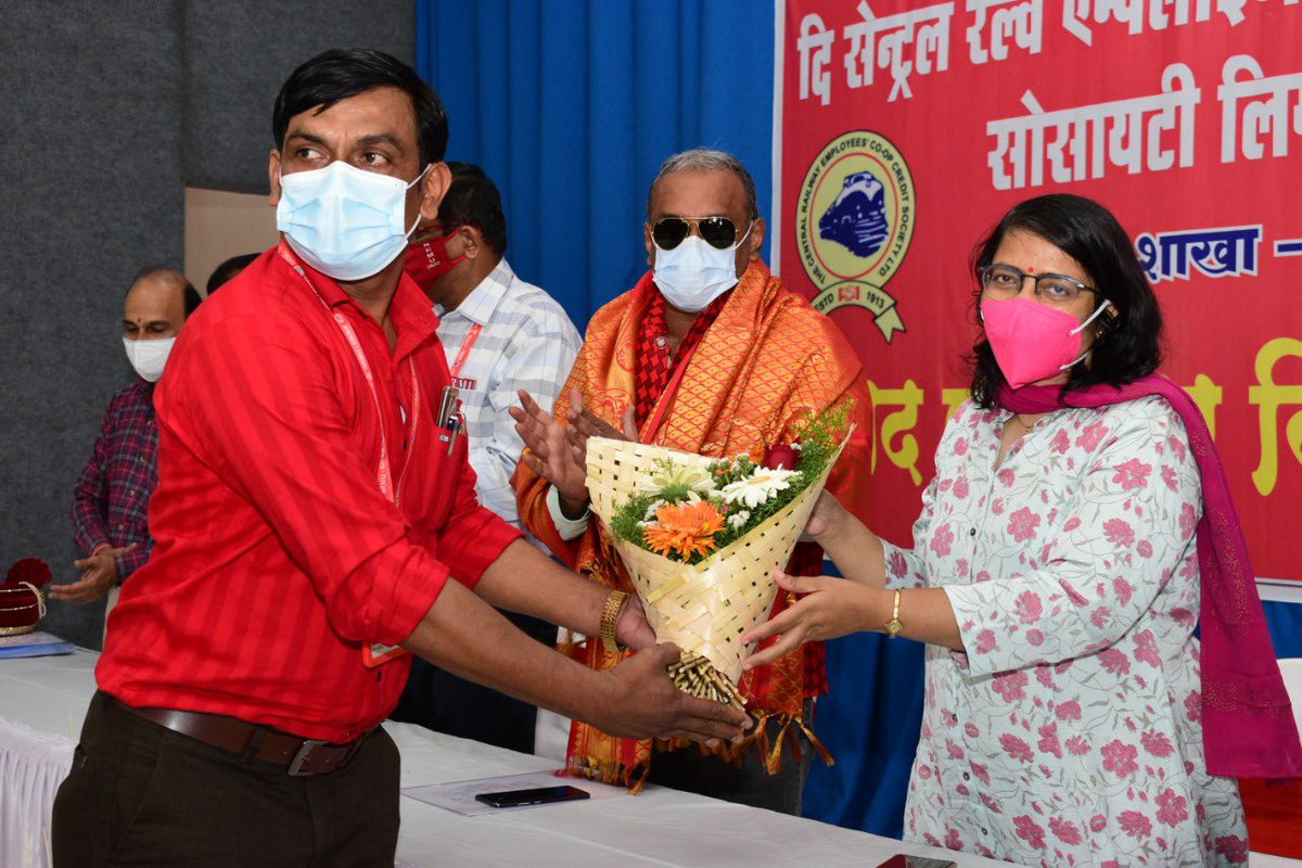 venupnair_nrmu's tweet photo. Cash award function of CRECCS at Pune on 25.02.22
Congratulations to all students who received the appreciation…..🙏🚩🚩 https://t.co/8iWYRz5X98