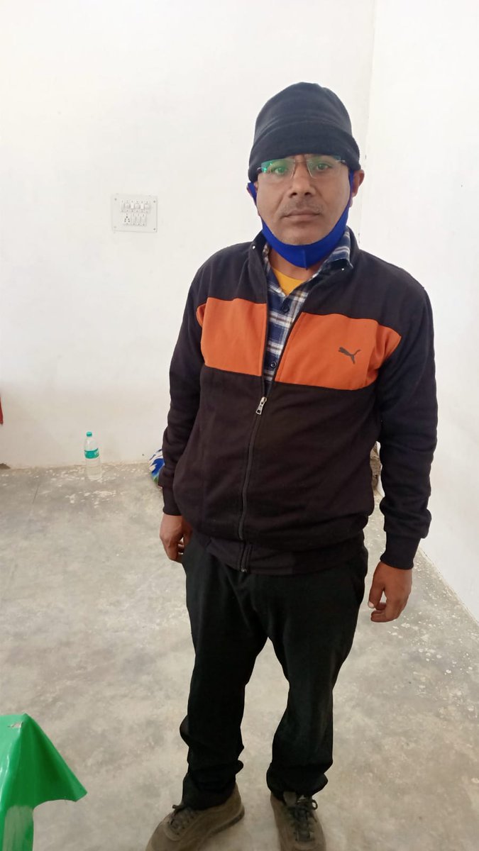 EtahUp112's tweet photo. दिनांक-20/02/2022 को जनपद एटा के अन्तर्गत संचालित पीआरवी-1967 द्वारा कार चोर को पकडकर थाना सुपुर्द किया गया। इस सराहनीय कार्य पर मुख्यालय यू0पी0-112 द्वारा पीआरवी कर्मियों को (PRV OF THE DAY) प्रशस्ति पत्र से सम्मानित किया गया। https://t.co/kB8x5v7wmY