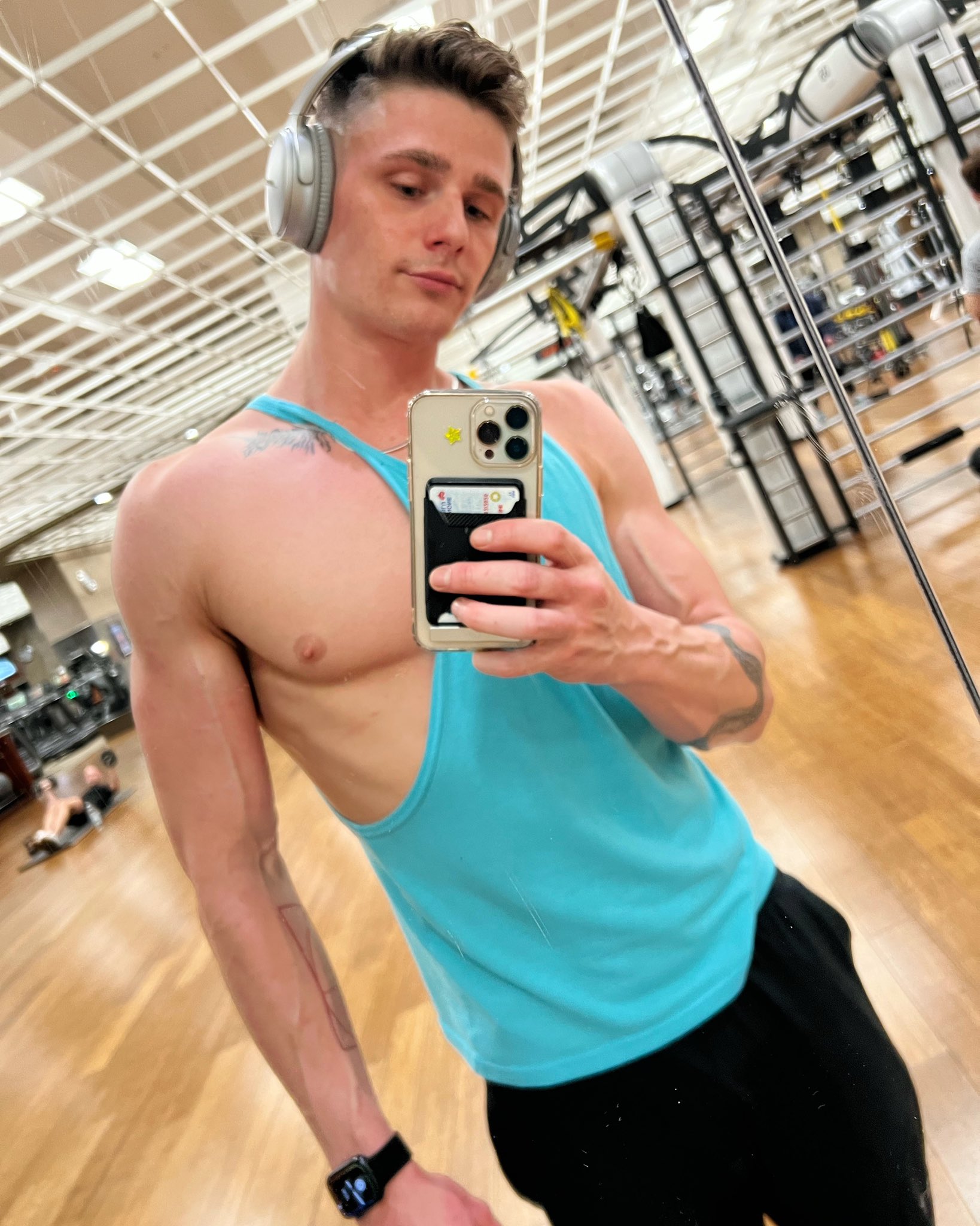 Twitter Nipple Slip - sartbhi