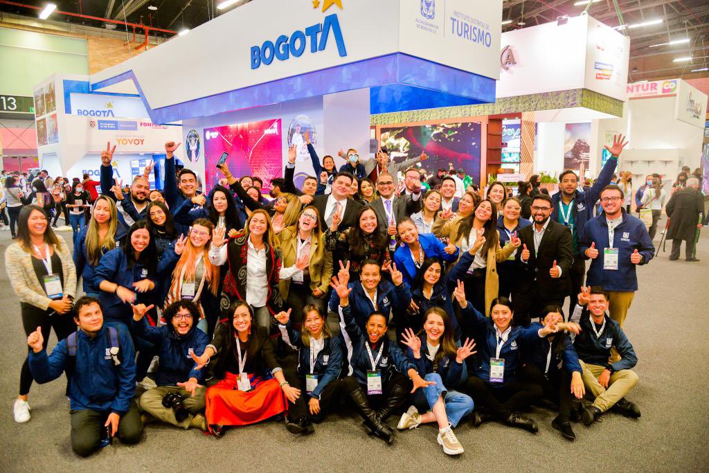 KrolFajardo's tweet photo. Gracias y mil gracias Equipazo @IDTBogota 💪🏼💪🏼. Gracias por el compromiso, por dejarlo todo en la cancha y con la pasión trabajar por nuestra bella @Bogota !
Una semana llena de éxitos y buenas noticias! #VitrinaANATO2022
#SomosPorqueSomos
Gracias @ClaudiaLopez 💪🏼 https://t.co/9QONLGmyBG