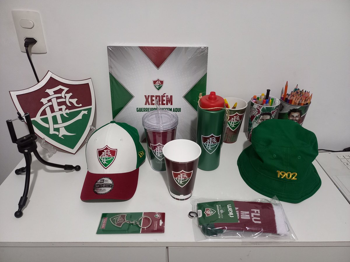 lucasfariasflu's tweet photo. Feliz demais com os presentes que eu ganhei! Obrigado @FluminenseFC #FluTV 🥅⚽️ https://t.co/D41wh8fxAt