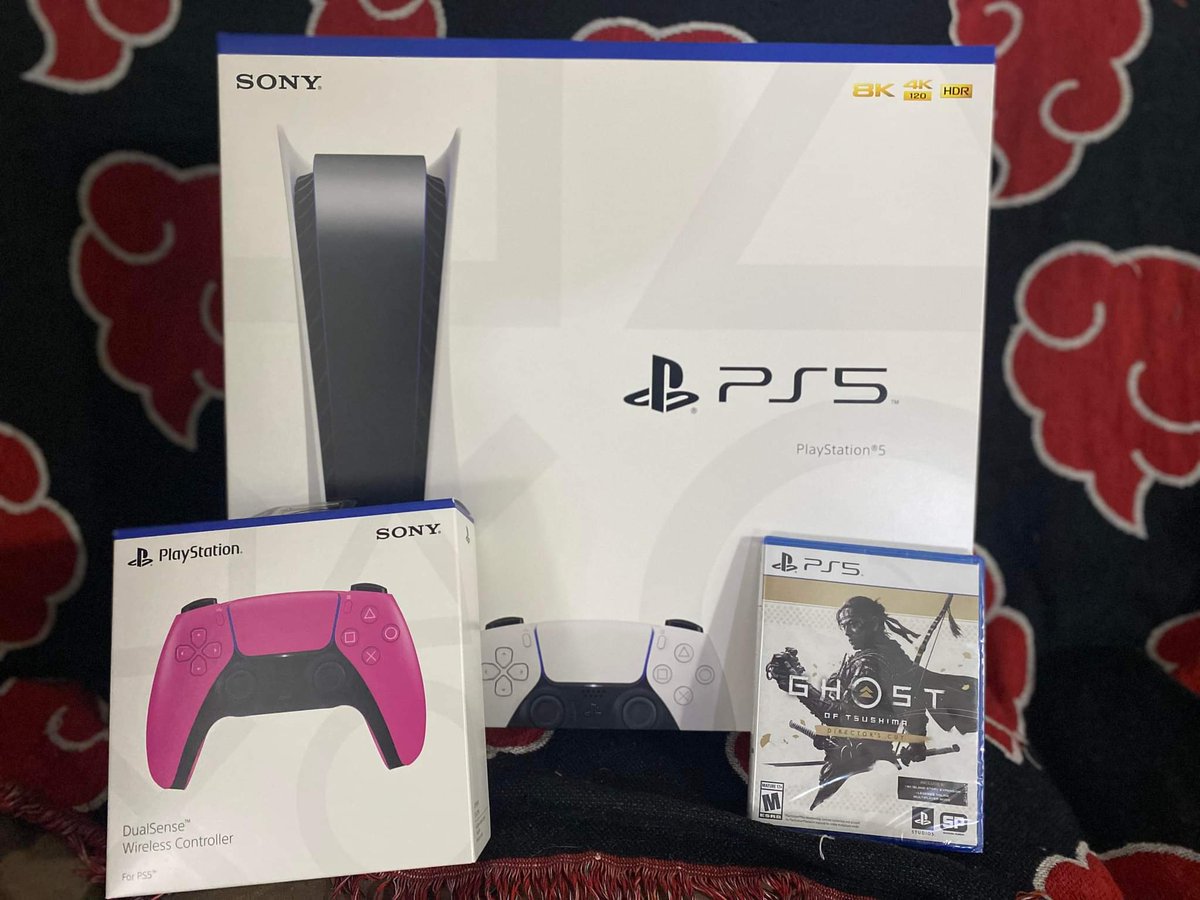 Special gift from my wife! And she got herself a controller 😂