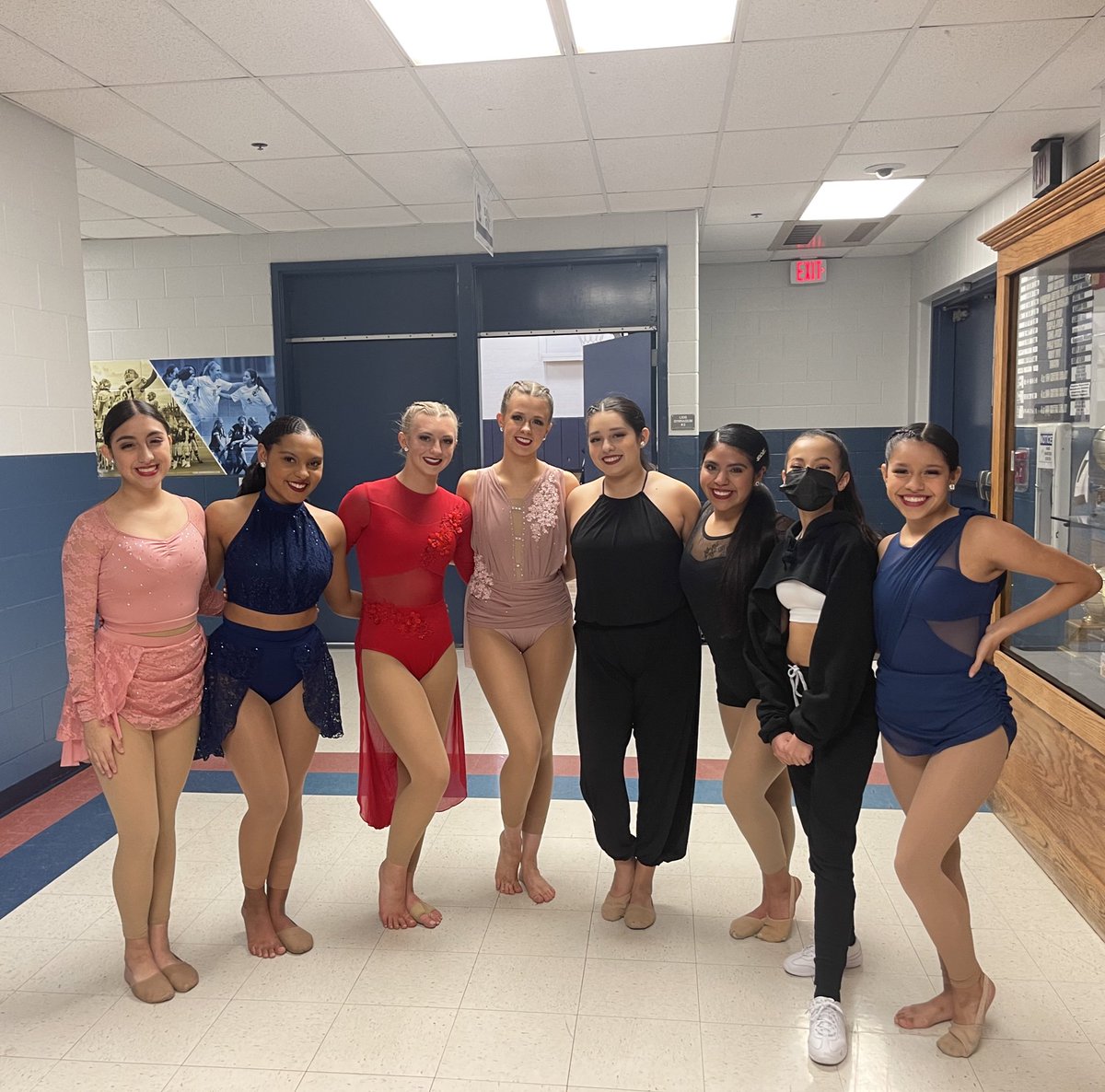 THSHighsteppers's tweet photo. These beautiful young ladies did an amazing job tonight. #Solos #Highsteppers #Sidekicks @THS_Peppers @NISDComArts @NISDTaft https://t.co/qZea1N1E1c