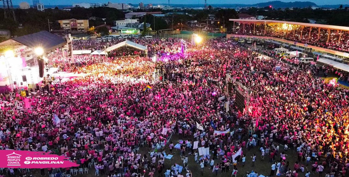 LOOK: Drone shots show the huge crowd that gathered during the People’s Rally of Vice President Leni Robredo and Sen. Kiko Pangilinan in Iloilo City on Friday. 

#BilangPilipino2022 #Elections2022 #BotoKo2022 

📷: Robredo People’s Council