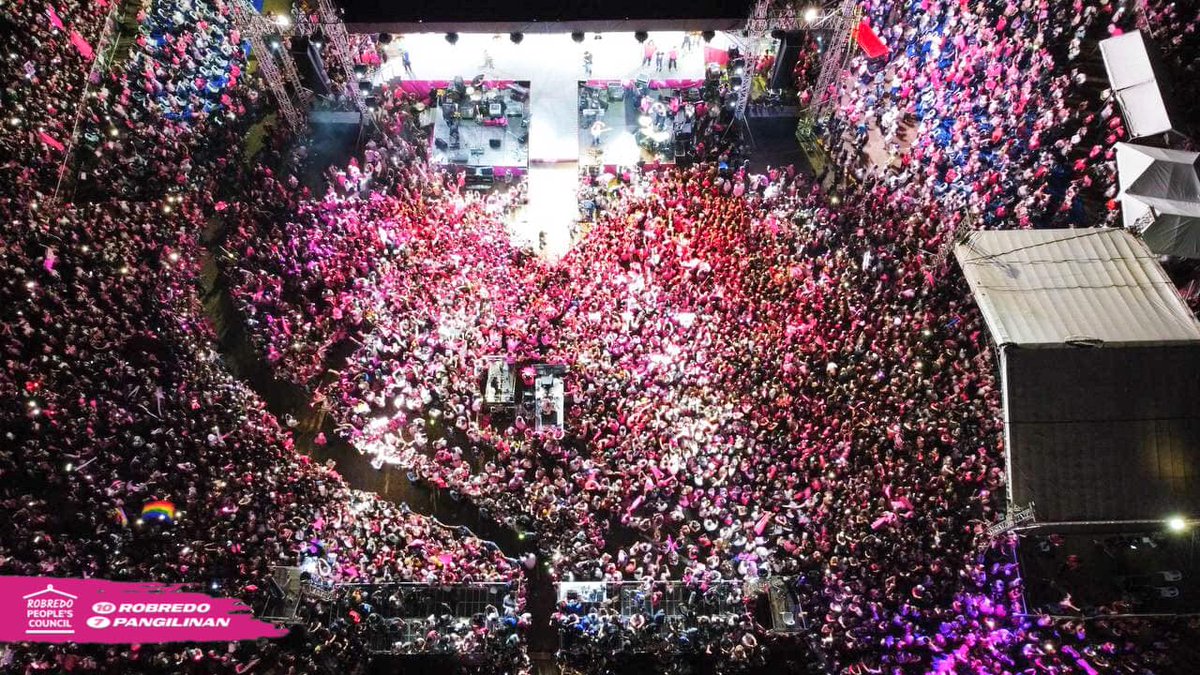 PhilstarNews's tweet photo. LOOK: Drone shots show the huge crowd that gathered during the People’s Rally of Vice President Leni Robredo and Sen. Kiko Pangilinan in Iloilo City on Friday. 

#BilangPilipino2022 #Elections2022 #BotoKo2022 

📷: Robredo People’s Council https://t.co/bKGWZI3RcL