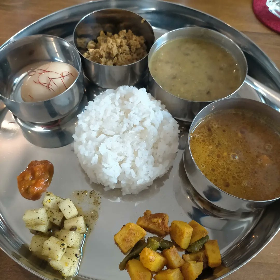 Herbandspicecurryキッドナップブルース 方南町 1000円 旨い 鶏ムネ 挽肉と山椒 ダルスープ タルカリ 他旨激安 営業日insta参照 カレー新店舗 カレー Indigoandbooks 三宿 チキンカレー ラムカレー 春菊のダル カリフラワーマサラ 他 1500円 感慨深い 次回