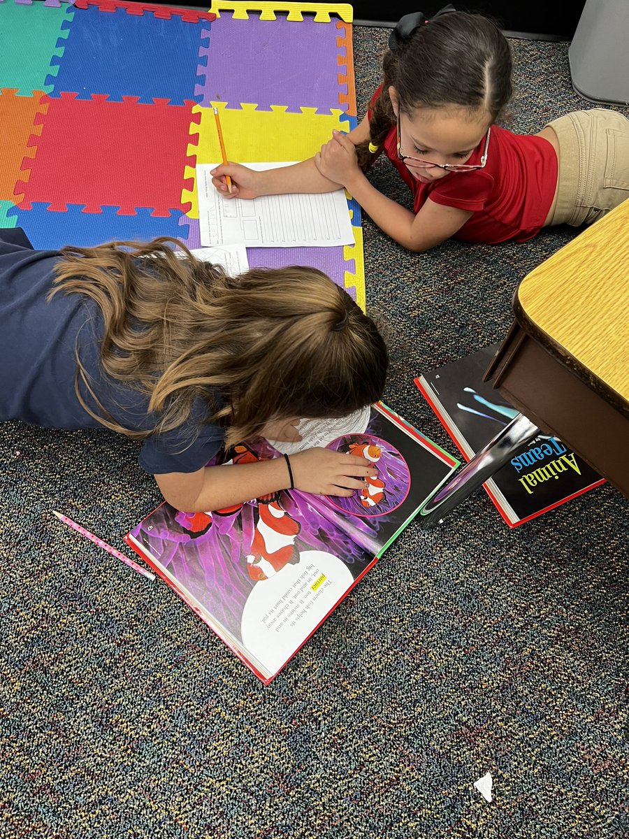 Ss buddied up using  <a href="/ThinkingMaps/">Thinking Maps</a> Main Topic &amp; Key Details. <a href="/besleopards/">Brooksville Elementary School</a> <a href="/MikeLastra57/">Mike Lastra</a> <a href="/amyjoy1973/">💜Amy Patton 💁🏼‍♀️</a> <a href="/cmassey1011/">Cathy Massey</a> <a href="/gibson12025/">Patricia Gibson</a> @altman_liz  #BESDreamsBIG