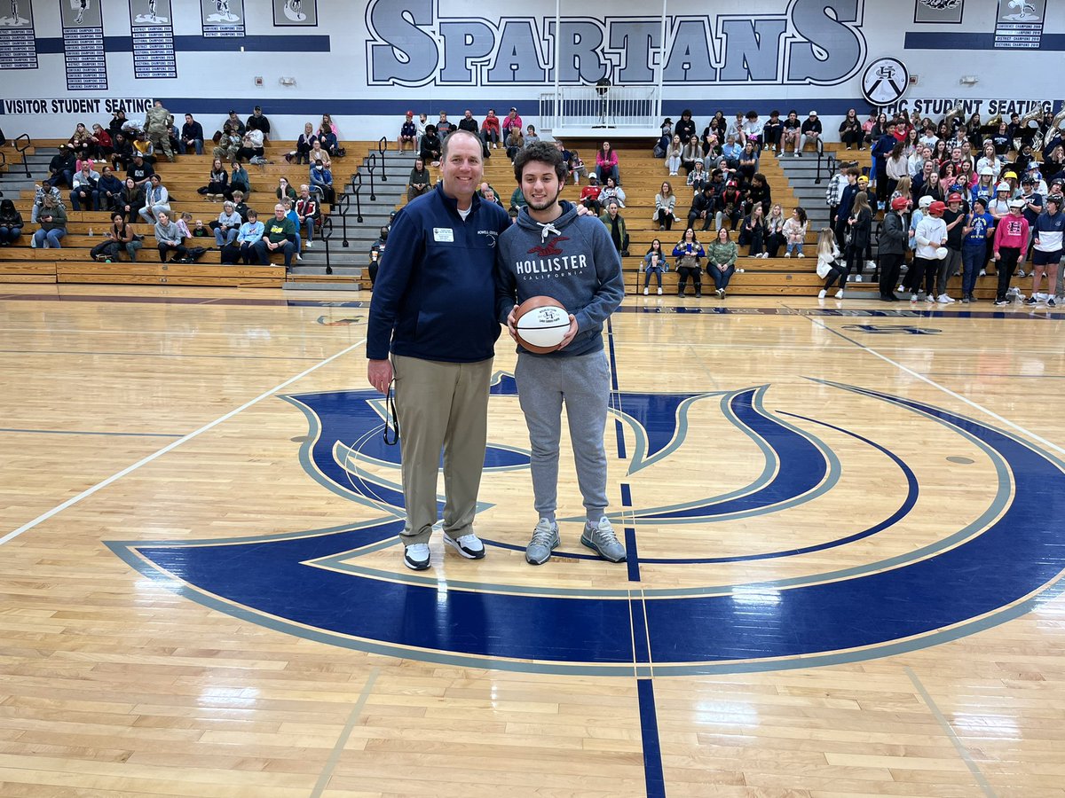 Harris_Mgmt's tweet photo. VERY proud to honor a SPARTAN Legend who was in the house tonight!!

Myles Estrada (‘21) is presented with a commemorative basketball for being the All-Time leading scorer in @fhcspartanbball history! https://t.co/uAMiisuYdQ