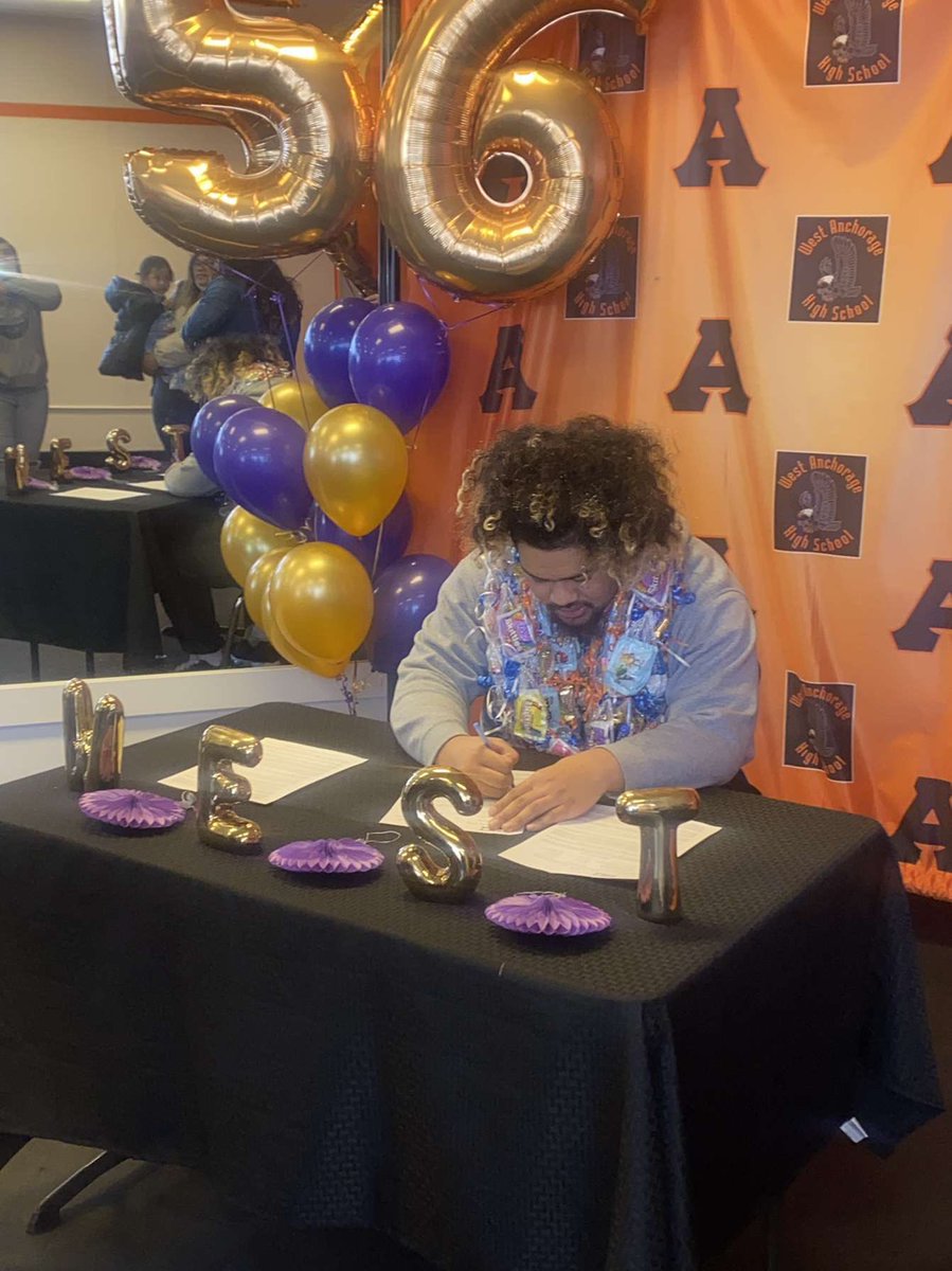 lukaleituala56's tweet photo. Would love to thank the man above for this blessing &amp; opportunity!! ✝️
#Committed #WNMU #AGTG #WESTSIDEBANGAH 

@CoachJune26  @WNMUFootball @Timbothy_Davis @CoachZFleming @PhilipVigil https://t.co/NMZGuZ2JUO