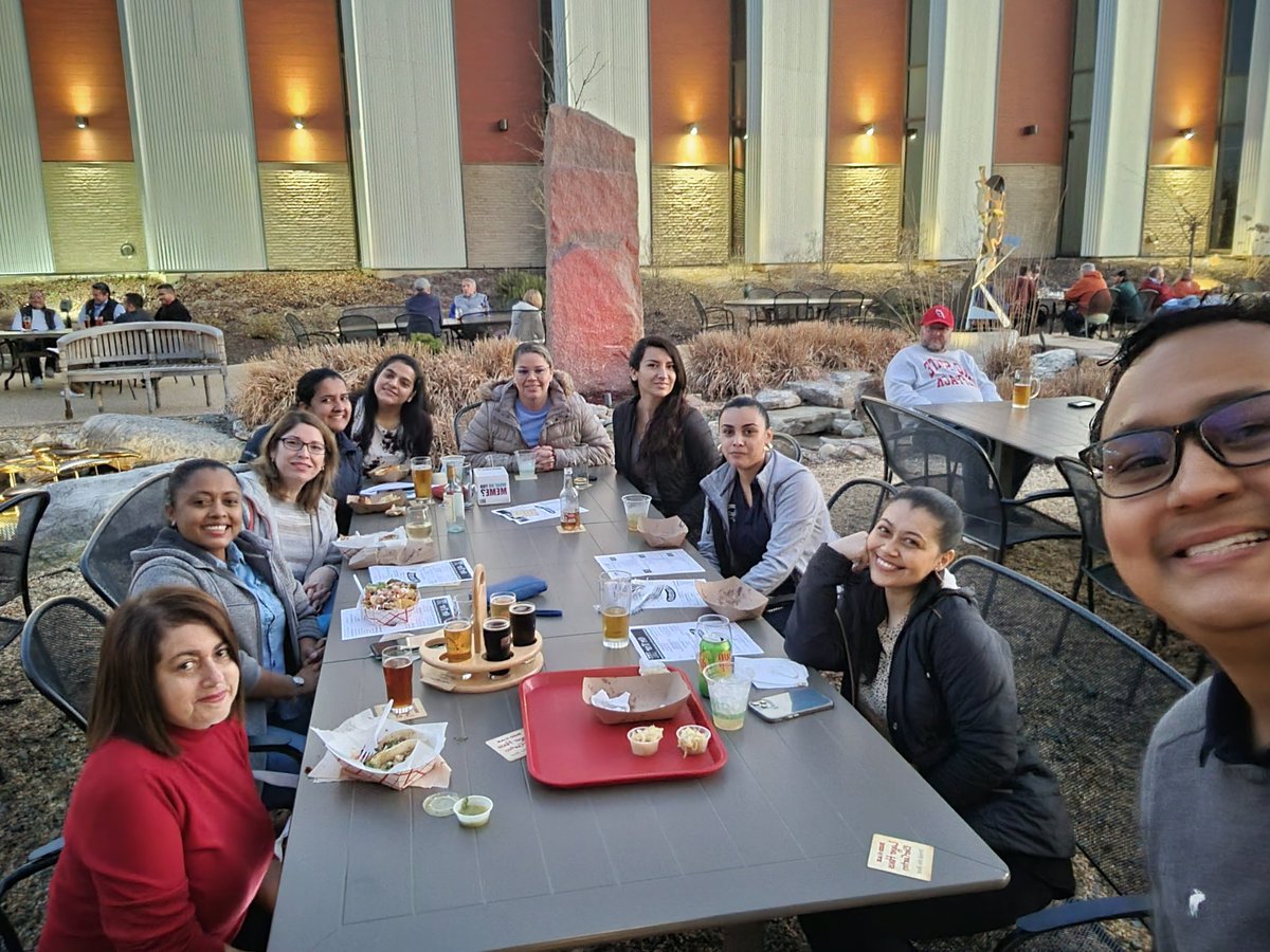 Montserratsanm3's tweet photo. Today we had our 2nd Connection get together and we had a blast!After a long week we sure laughed a lot.
#stressrelief
#RedOakBrewery
@ParticipateLrng 
@kathiguera 
@Mrs_LinaHC 
@ms_luco 
@gabycortesramos 
#unitingourworld https://t.co/wqvBTFpQM7
