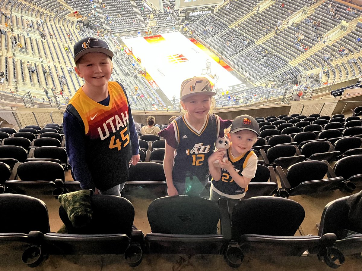 Ackattack24's tweet photo. Game night! #TakeNote https://t.co/PJ3wWidlFr