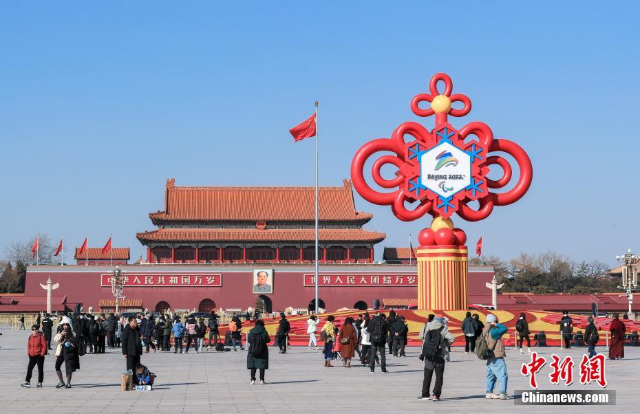 The official #emblem of the #Beijing2022 Paralympic Winter Games naming ''Leaps'' was put up at #TiananmenSquare in #Beijing yesterday(25/2).
#ShueyRhonRhon   #TogetherForASharedFuture