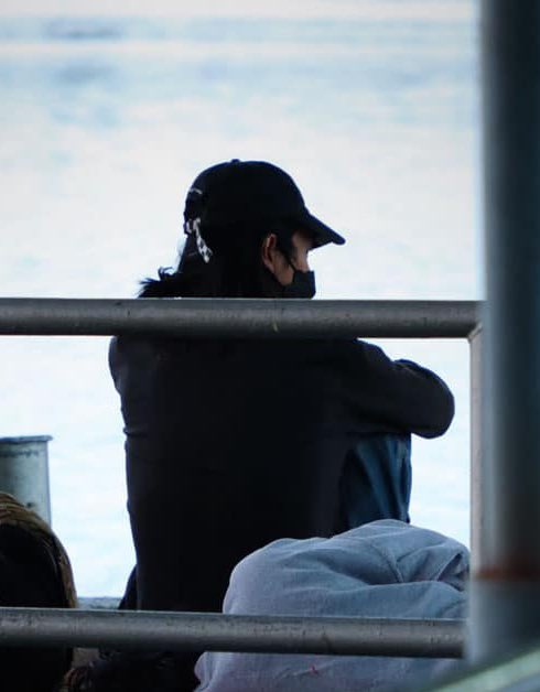 พี่ผู้ชายคนนี้รักแตงโมมากกกจริงๆๆ มันหน่วง มันปวดใจแค่ไหนคงไม่ต้องถามม ผมไม่น่าเลือกงานเลย ผมน่าจะมากับเค้า มาดูแลเค้า กว่าจะความรักดีๆผู้ชายดีๆไม่ใช่เรื่องง่าย อย่าเพิ่งมาพรากเขาไปจากกันเลย ขอให้ทุกอย่างคลี่คลายโดยเร็ว และขอให้เจอแตงโมเร็วๆนะคะ🙏🙏🙏
#แตงโม