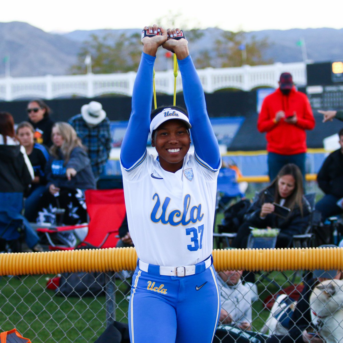 UCLASoftball's tweet photo. Here comes 𝐊-𝐃𝐔𝐁 🔥🔥🔥

#GoBruins https://t.co/0gTvNuOCny