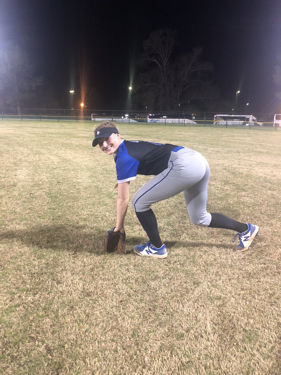 Awards from the Game Tonight! Schriber showing her Mudita spirit with the sprinkler, Gloriana and Courneya with the big hits, and Lily with the great plays👏🏻 #WeB4Me #flytrue