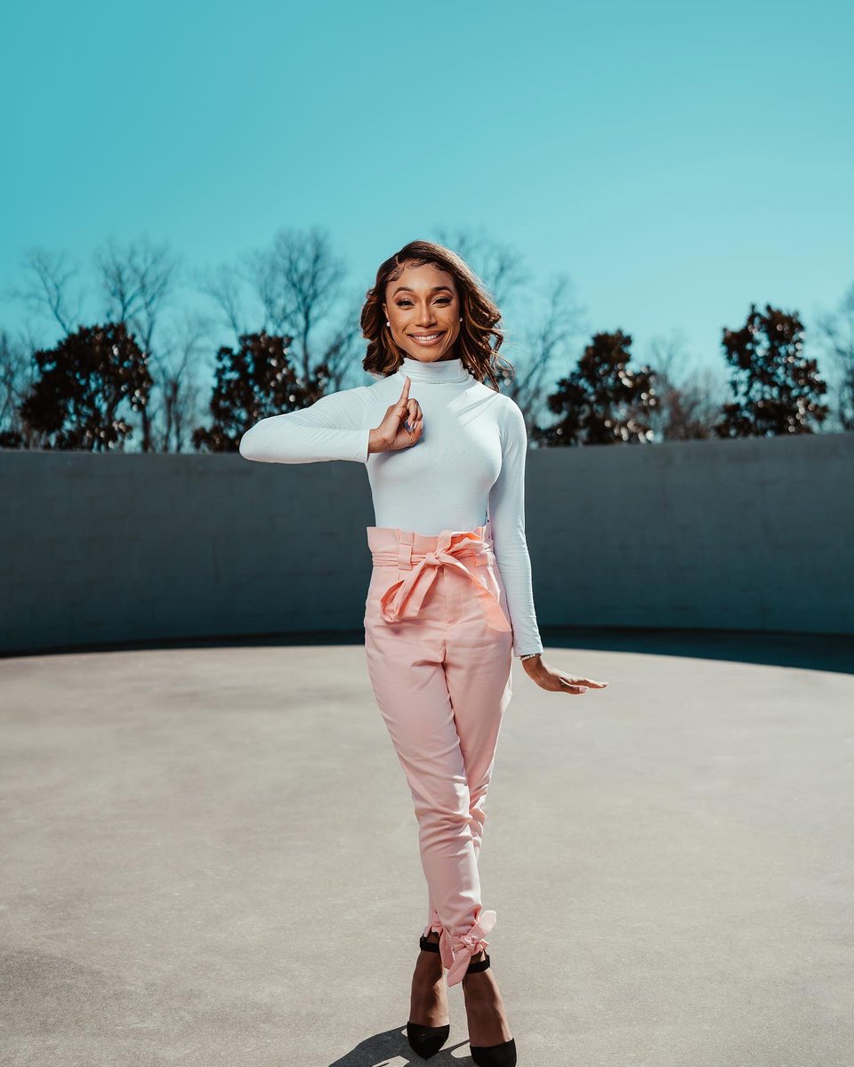 a_jayy_'s tweet photo. Let’s not AKt surprised, y’all knew I was Koming…let me reintroduce myself as Kover Pearl 💗💚 #aka1908 https://t.co/aCUs4xPz2f