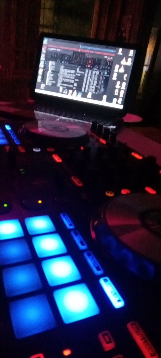 Dj_Manu_Remix's tweet photo. Noche de viernes https://t.co/HtGo2cRNfH