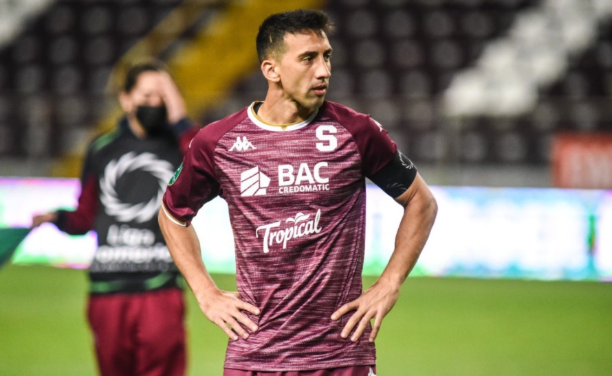 El enojo de Saprissa por ''cuestionar la honra de Mariano Torres''