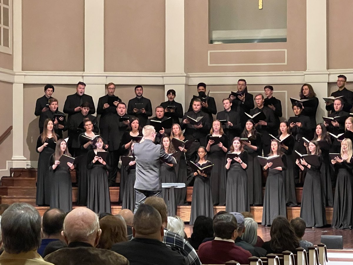 MarkBWeatherly's tweet image. Thank you @Baylor                   A Cappella Choir under the direction of Dr. Brian Schmidt this evening!  So inspiring to have you join @MontgomeryISD @mhs_bears @MONTGOMERYCHOIR tonight!  Awesome job!!