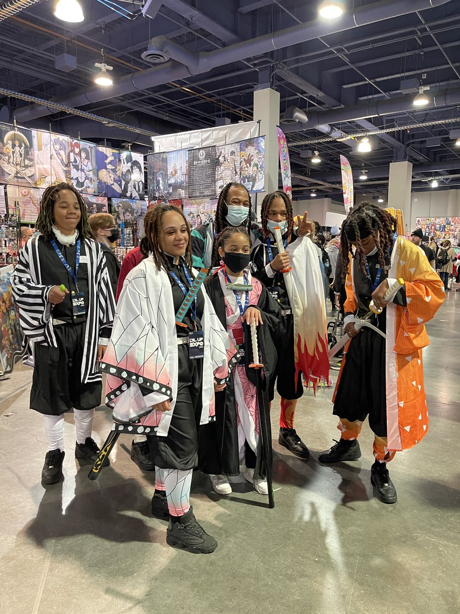 kikicheea's tweet photo. Best group family cosplay I’ve seen so far at LVL UP 🥰 https://t.co/DEDr7hmTfD