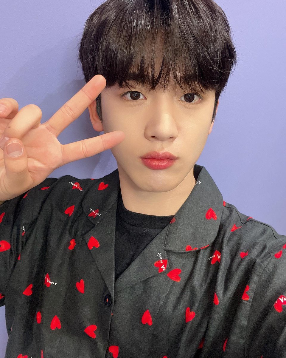 WEi キムヨハン ポラ WEi」#キム・ヨハン、ハートいっぱいなかわいいパジャマ姿でファンの