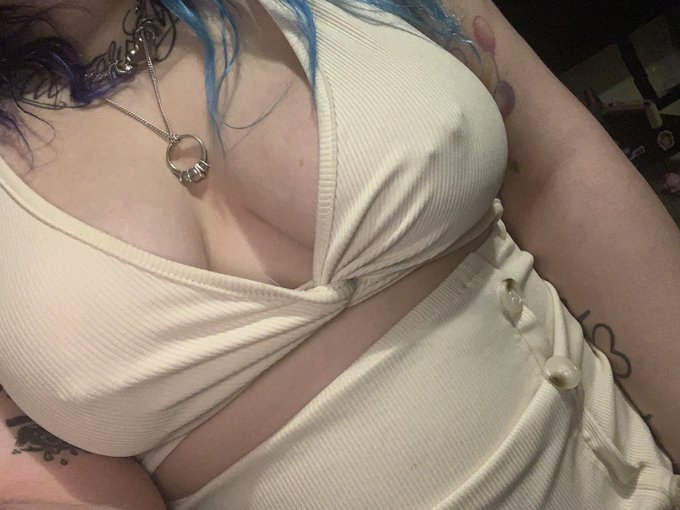 Hard nipples with nipple piercings? Fuck yes https://t.co/7PGZGhOvIm