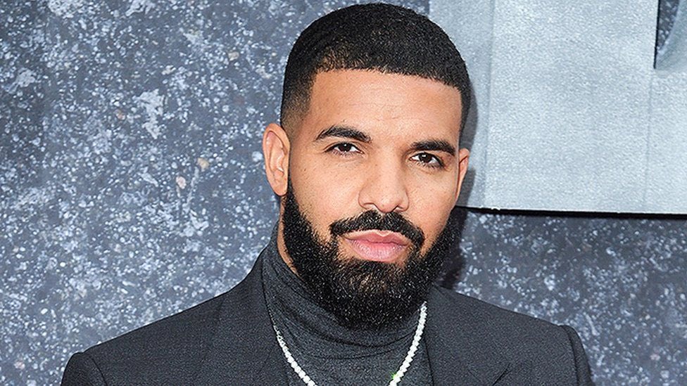 rabtvcom's tweet photo. Rap Fact: Drake spent $1.2 million on Cinnabon last year 🤯 https://t.co/hfnvhaZmz3
