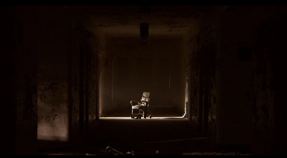 Ashok588500's tweet image. #Session9 (2001 - English - horror)

Above average psychological horror movie.

The final act was the only good part of the film. 

⭐️6.25/10