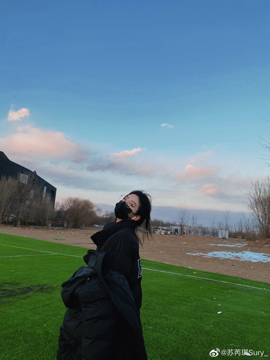 suruiqie's tweet photo. Have a pleasant weekend, everyone 💙 https://t.co/he7eDBbTgH
