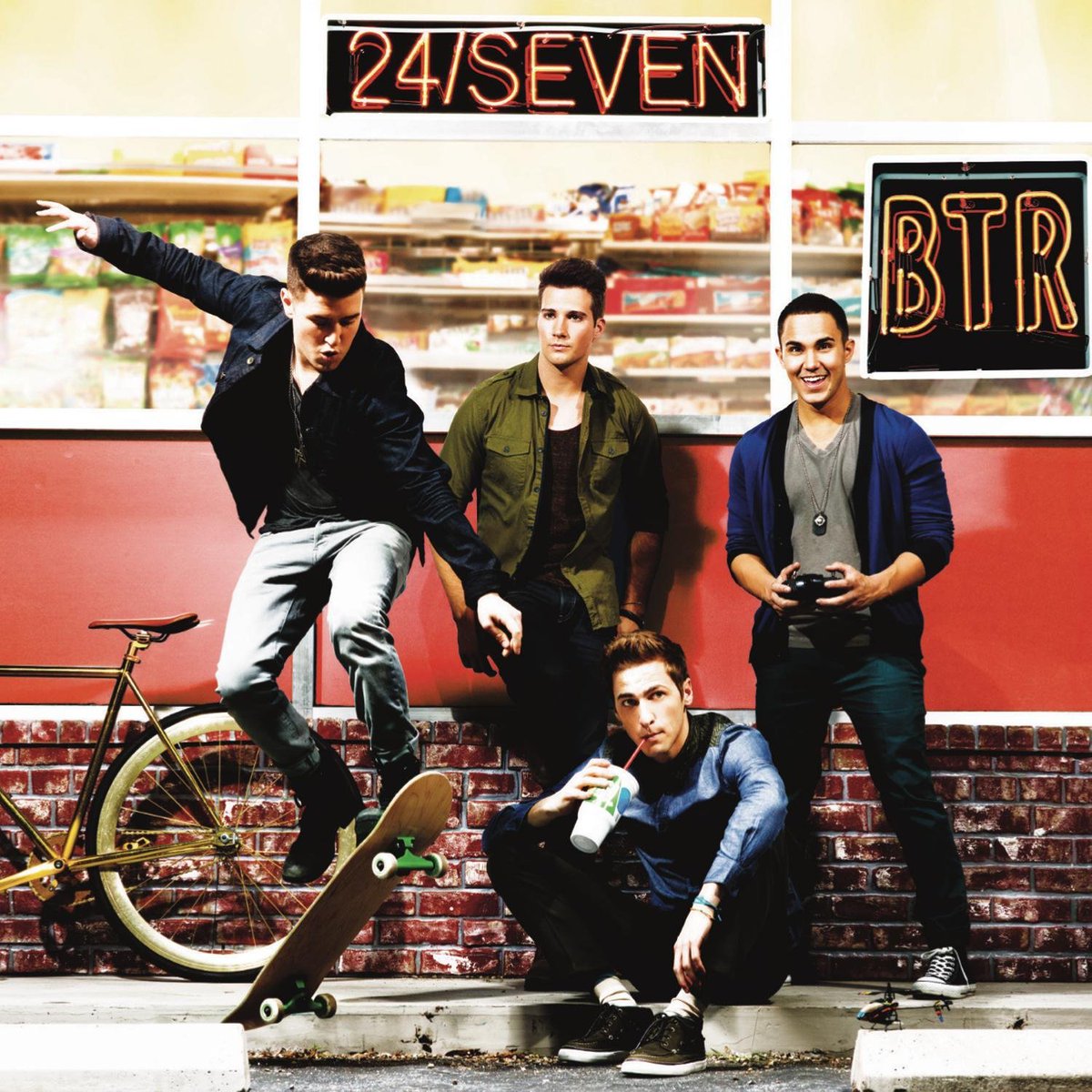 PallomNouis's tweet photo. The sign was so familiar i know i saw it from somewhere, this is so cute 🥺🥰@1LoganHenderson @jamesmaslow @TheCarlosPena @HeffronDrive https://t.co/JDyLcEIT1A