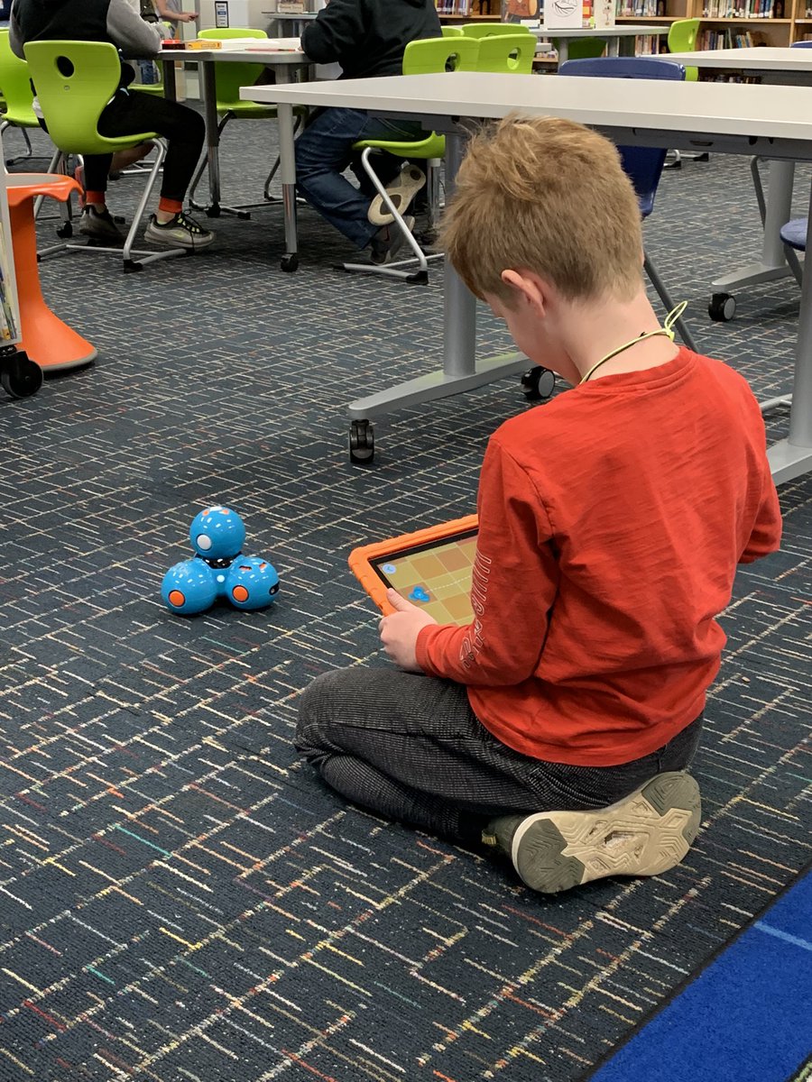 anchorgalEDU's tweet photo. Fun way to end the day!  3rd graders having fun with our Dash robots.  #learningthruplay #PBIS #CSforALL #vbits @krismith502 https://t.co/LEzanrB4oO