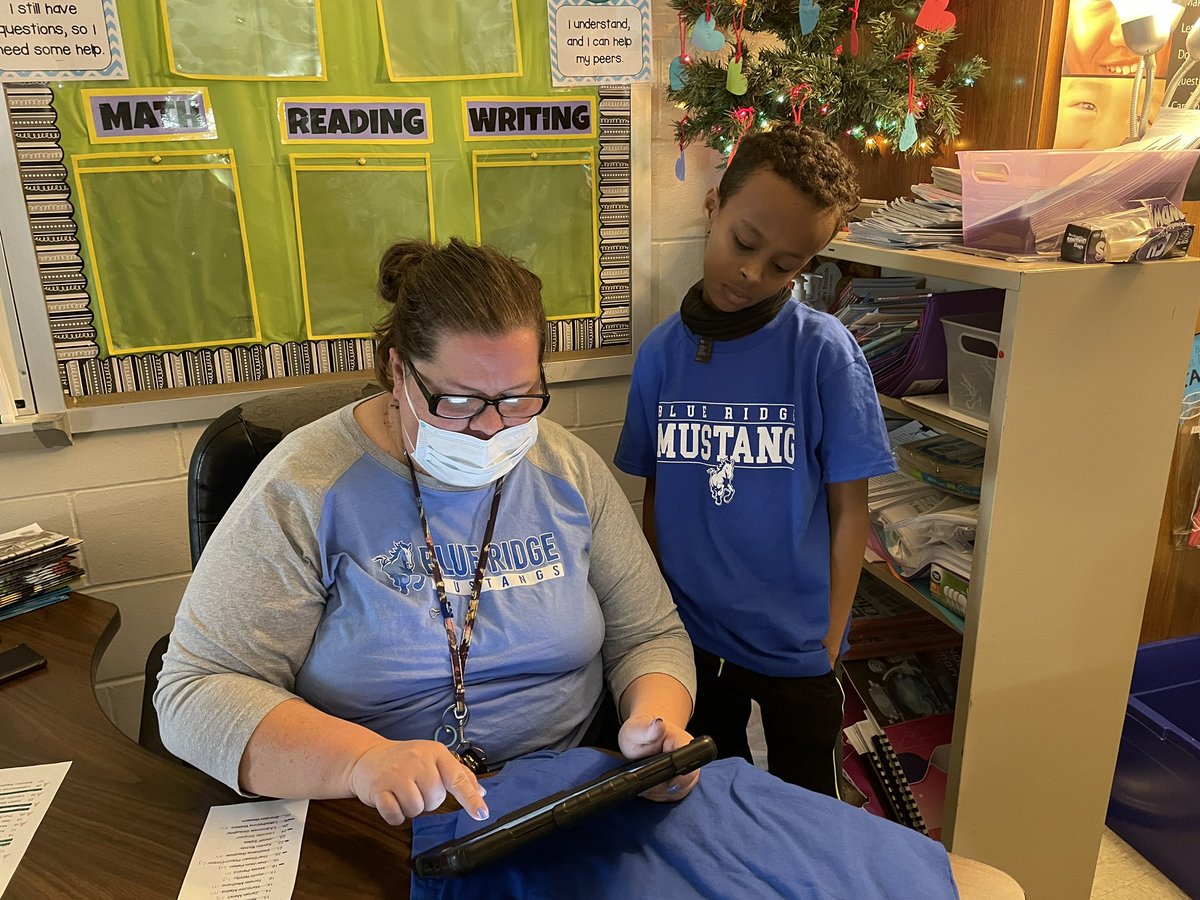 BREMustangs's tweet photo. So much silliness and focused learning to be found at Blue Ridge, even on a late start day! @MsCoxEL @MrsMyersBRE @Phillips4thBRE @TeamWilliamsBRE https://t.co/63XhSQ3pL6