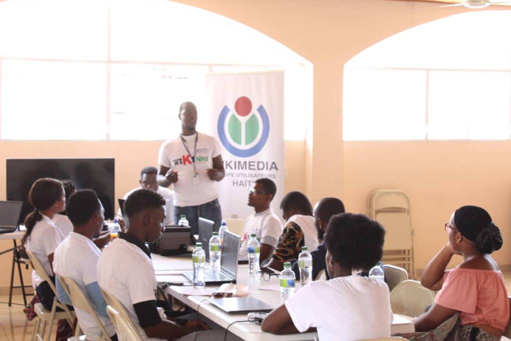 HandgodAbraham's tweet photo. Atelier d'initiation à Wikimedia Commons et Wikipedia, ce lundi 21 fév à la Bibliothèque Municipale de Petit-Goâve.
Plus qu'1 dizaine de jeunes sont prêts à participer à Wikinaval et aux concours internationaux.
#wikinavalayiti
#WikimediaHaiti https://t.co/4vOcHa6trz