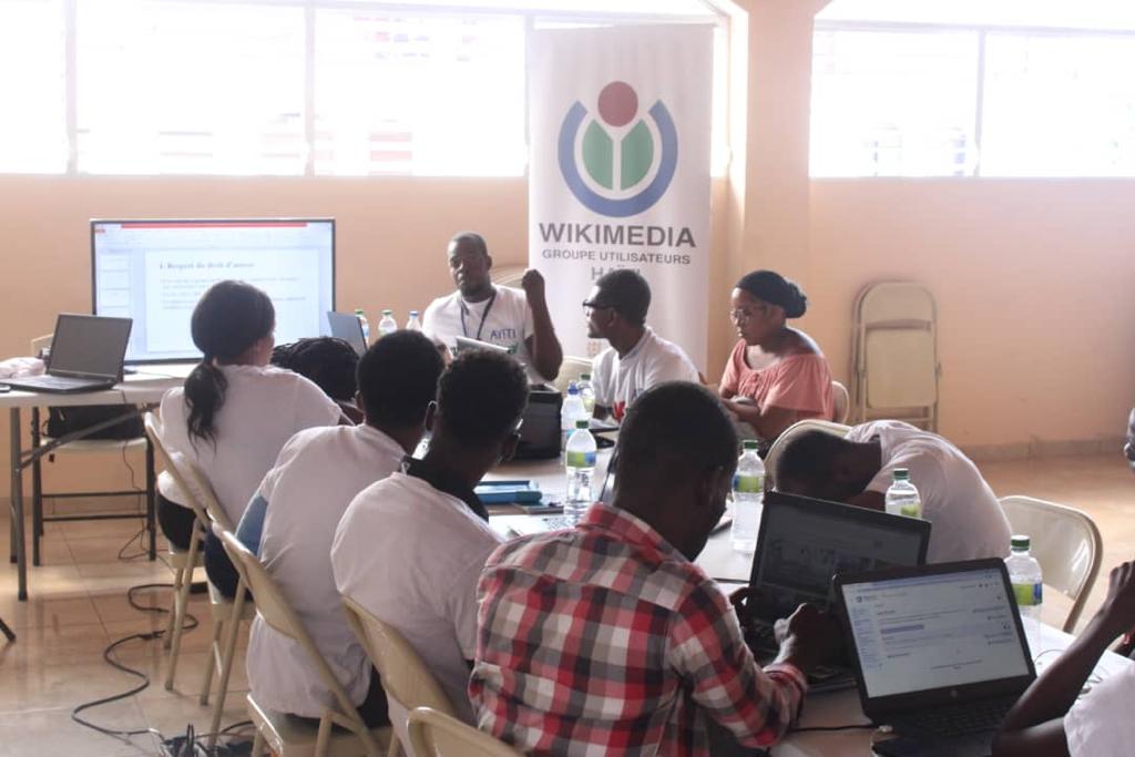 HandgodAbraham's tweet photo. Atelier d'initiation à Wikimedia Commons et Wikipedia, ce lundi 21 fév à la Bibliothèque Municipale de Petit-Goâve.
Plus qu'1 dizaine de jeunes sont prêts à participer à Wikinaval et aux concours internationaux.
#wikinavalayiti
#WikimediaHaiti https://t.co/4vOcHa6trz