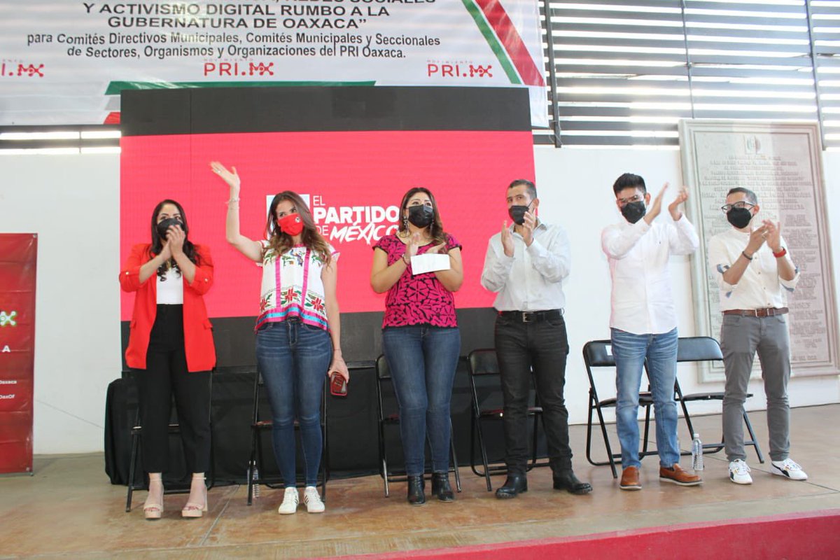 palomaSnchez's tweet photo. Mis prixitos del @MovPRImxOaxOf y yo nos estamos preparando para ganar las próximas elecciones, ¡juntos lo vamos a lograr!

Agradezco a @PaulaSiZar, Presidenta del @MovPRImxOaxOf y a @lizconcha, Secretaria General del @PRIOaxaca_, por habernos recibido en su bellísimo estado. https://t.co/lSPJUwXDLg