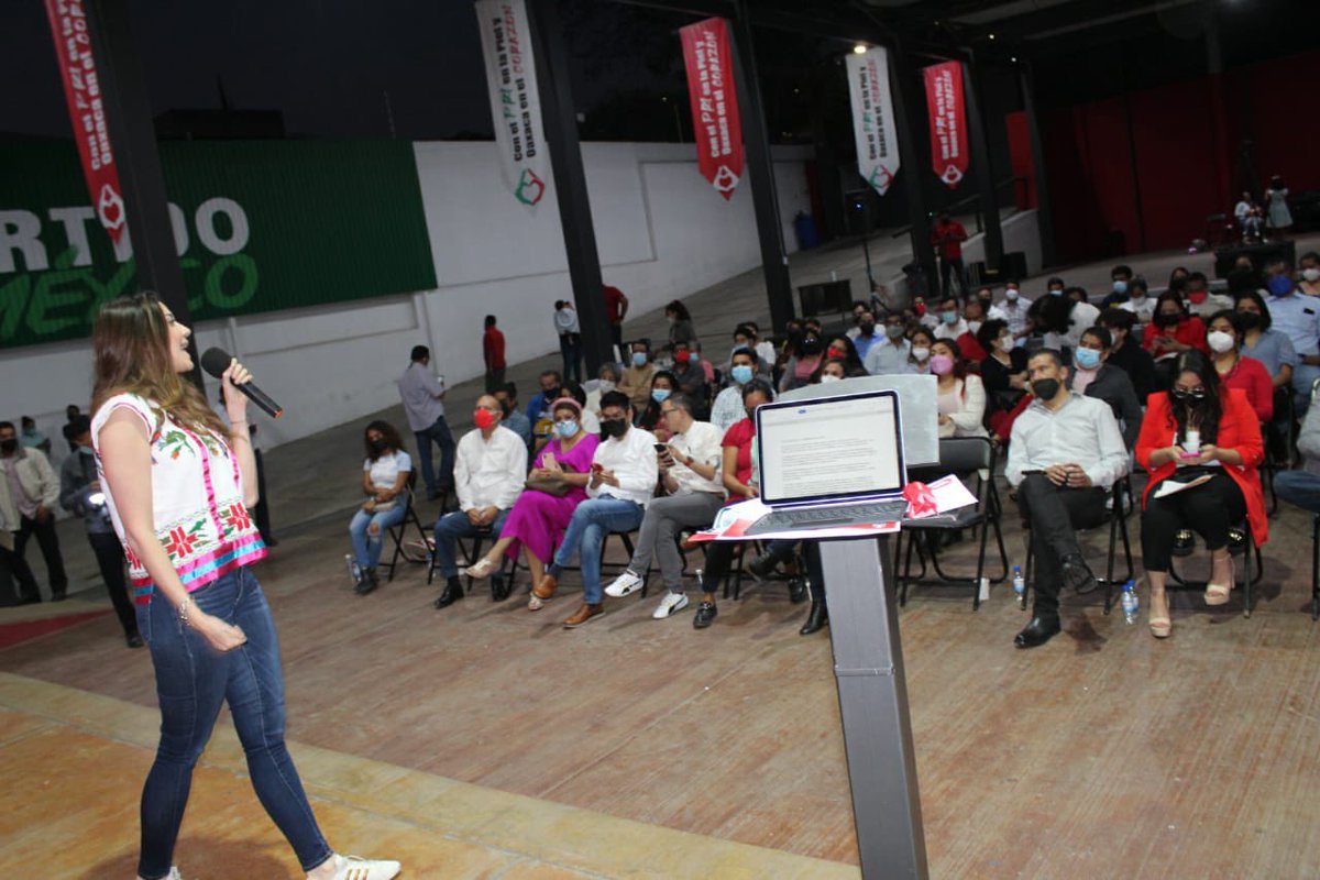 palomaSnchez's tweet photo. Mis prixitos del @MovPRImxOaxOf y yo nos estamos preparando para ganar las próximas elecciones, ¡juntos lo vamos a lograr!

Agradezco a @PaulaSiZar, Presidenta del @MovPRImxOaxOf y a @lizconcha, Secretaria General del @PRIOaxaca_, por habernos recibido en su bellísimo estado. https://t.co/lSPJUwXDLg
