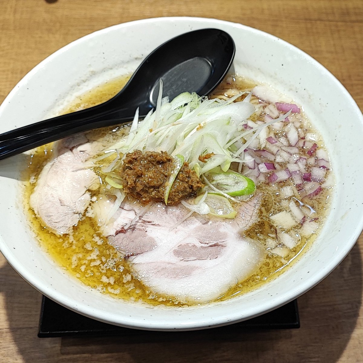 wannyanbow's tweet photo. Noodle shop "Ramen Kurogane" in Numazu
This restaurant's menu is limited to Eastern #shizuoka #ramen!
Ramen noodles in white and bonito broth with genuine #shrimp liver.
#Misoramen? No, what's this?
Delicious!!! The taste is addictive!
I can't believe this is a #limitedmenu... https://t.co/IH4wf2z1Ai