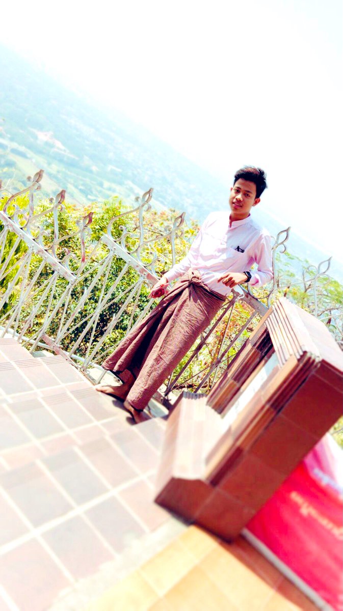 ThutaSpa's tweet photo. မန္တလေးတောင်ရောက်ခဲ့သည် စကားမစပ်ပုဆိုးလေးနဲ့လိုက်လားဗျ https://t.co/TAFSp3g0ft