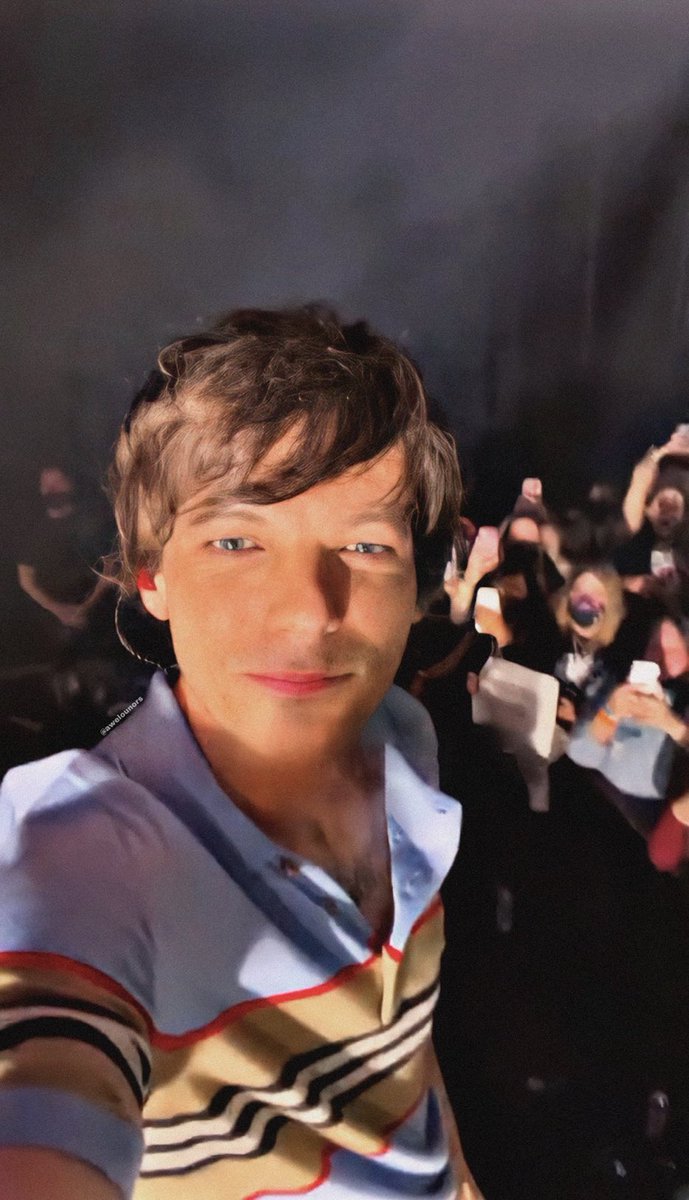 andreathais_07's tweet photo. @toursdaiIy I vote for #Louies as the #BestFanArmy for #iHeartAwards 12 https://t.co/gnVJWOh29O