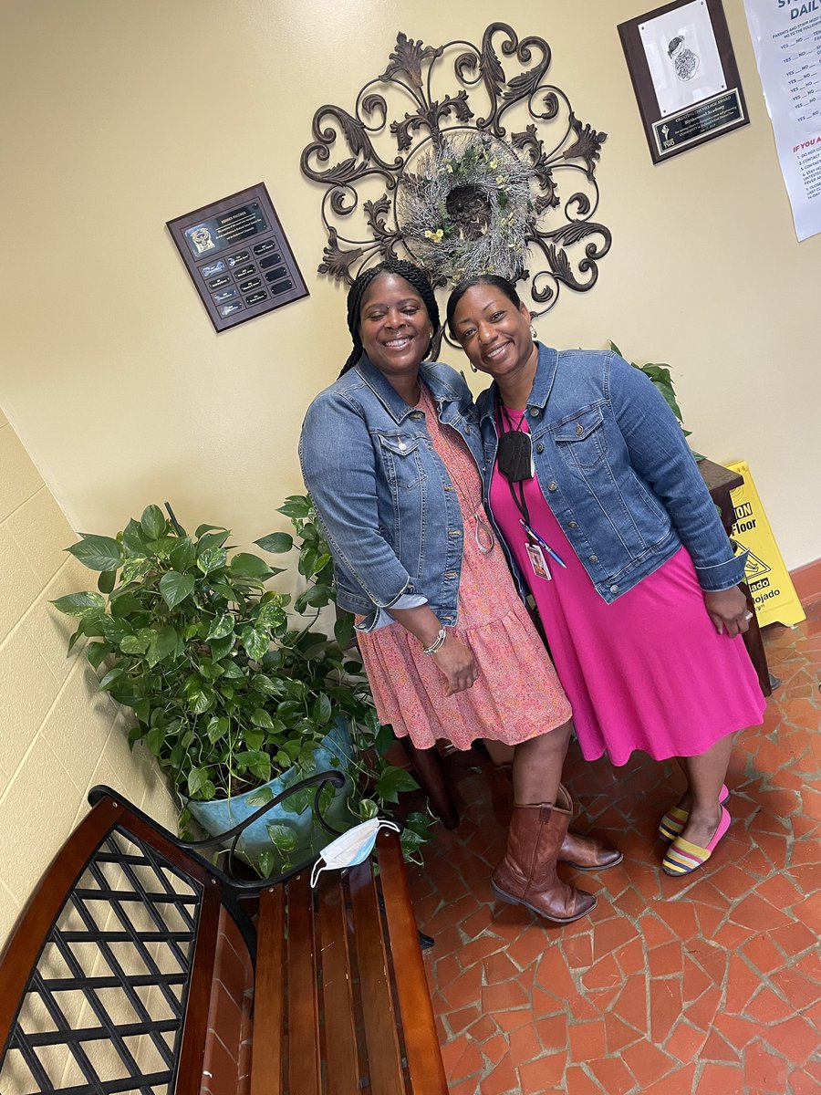 Look whose back <a href="/BAatRSD2/">Blythewood Academy</a>!!! We missed you Ms. Harris @SandraSchPsy <a href="/RichlandTwo/">Richland School District Two</a> <a href="/lauren_be_well/">Lauren Blackwell</a>