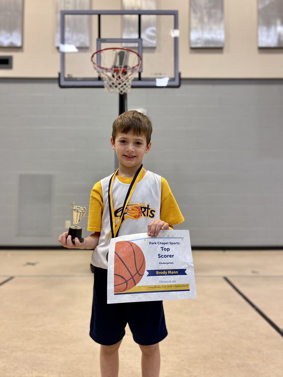coachMann9's tweet photo. always your biggest fan, B! 

an undefeated season and the Top Scorer Award 🥇 #BrodyDavid https://t.co/DFyuK2GwWg