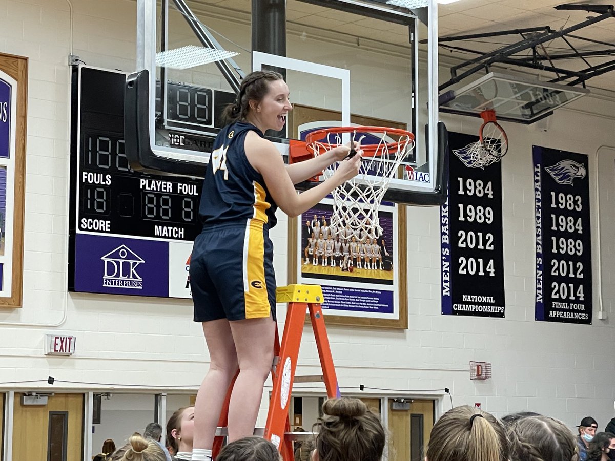 JMUPresidentJim's tweet photo. Champions!
⁦@UWECWBB⁩ https://t.co/YYHEHGO6mH